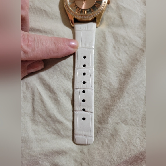 Kenneth Cole Watch - Picture 10 of 10